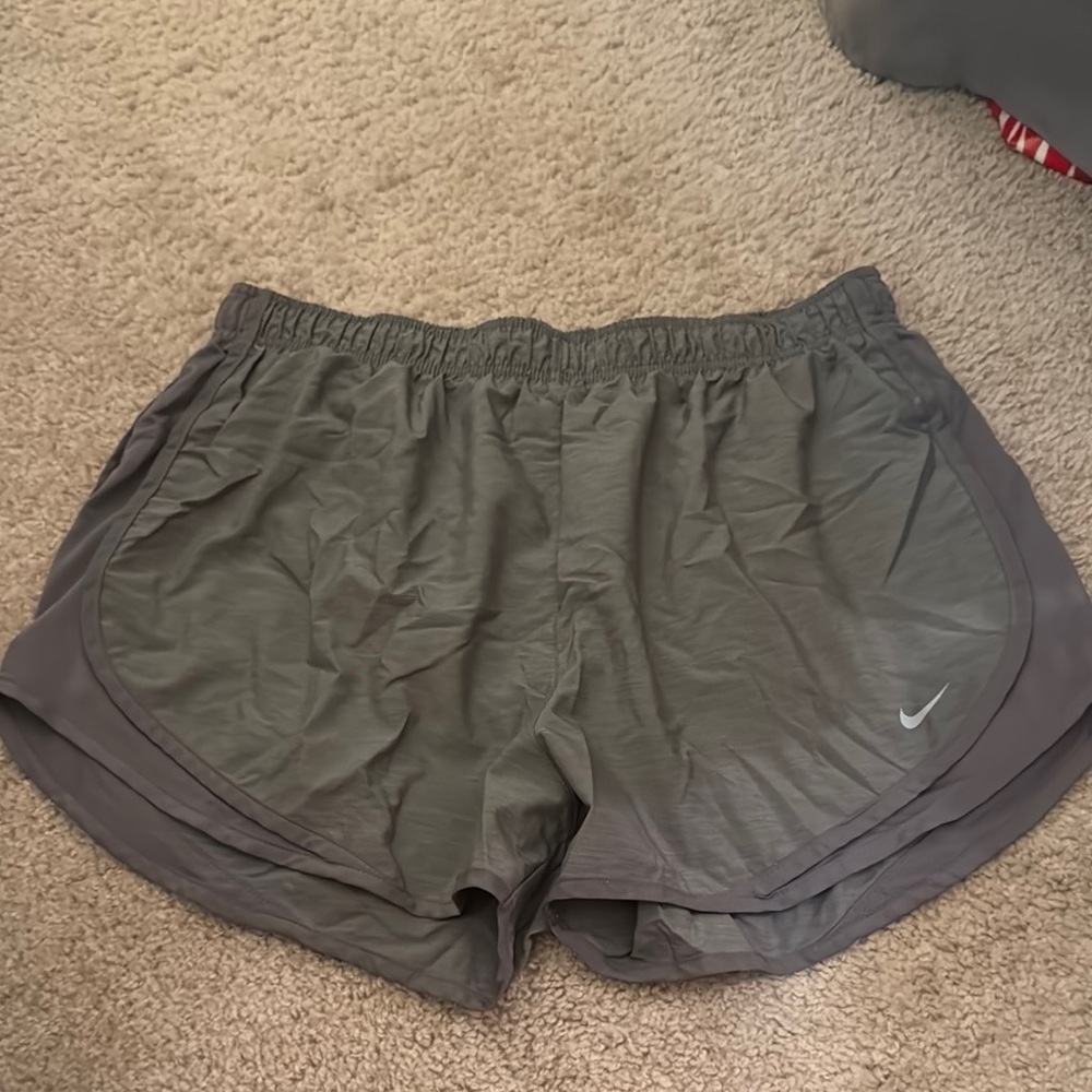 Nike Women’s Heather Gray Tempo Shorts